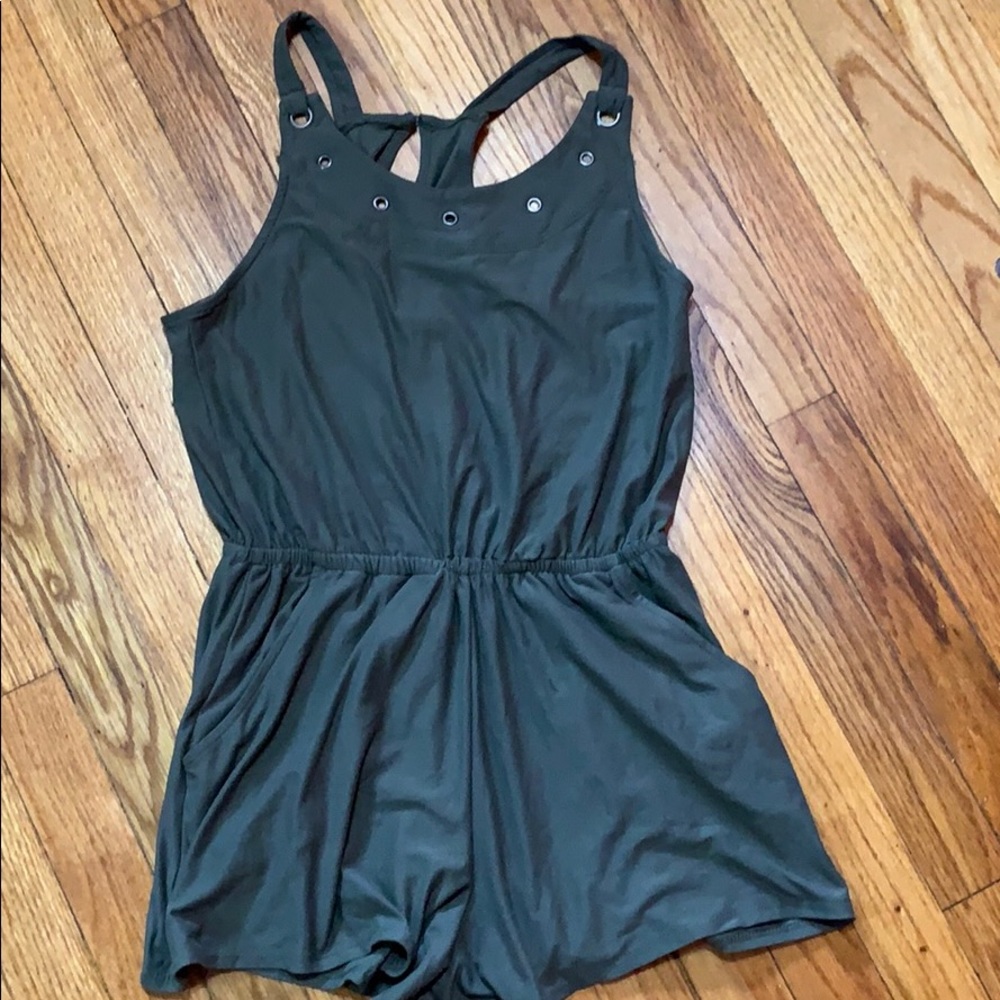 Derek heart Brand new green romper!